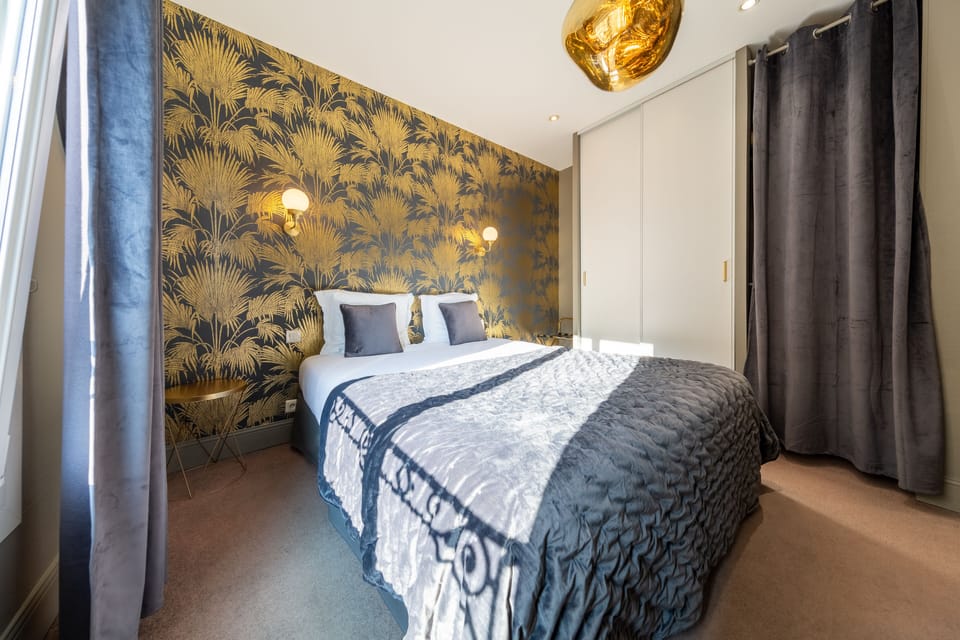 Room (Privilege) | In-room safe, individually decorated, individually furnished, desk