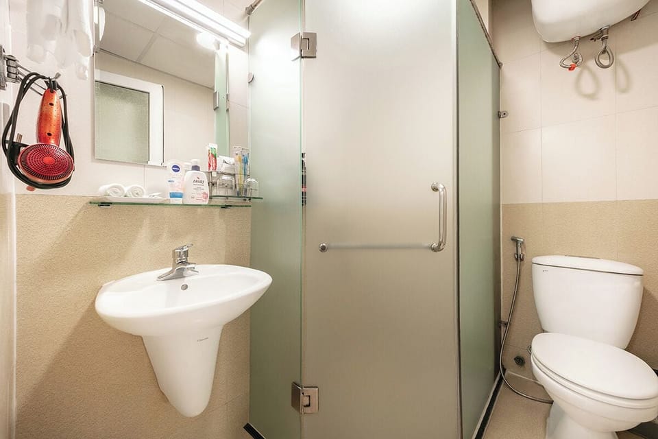 Superior Room, 2 Twin Beds | Bathroom | Bathtub, free toiletries, hair dryer, bathrobes