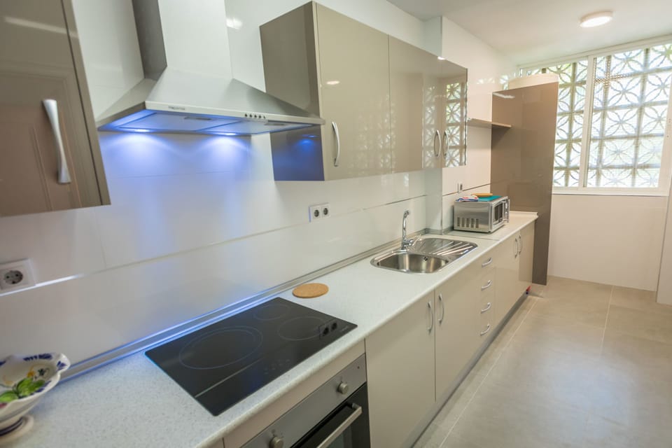 Family Apartment, 1 Bedroom, Terrace, Pool View (4 pax) | Private kitchen | Full-size fridge, microwave, oven, stovetop