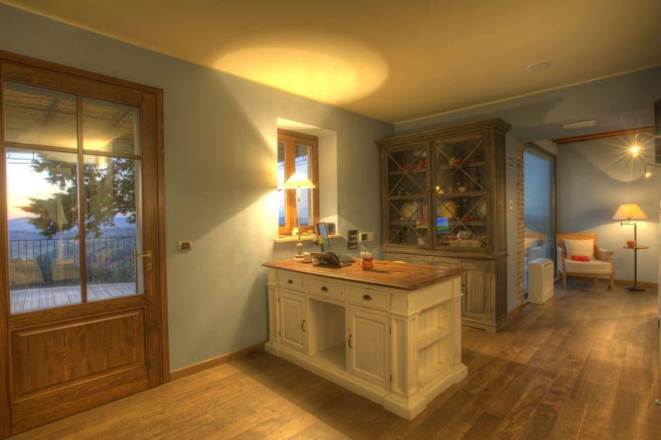 Sauna, hot tub, steam room, Turkish bath, body treatments, aromatherapy