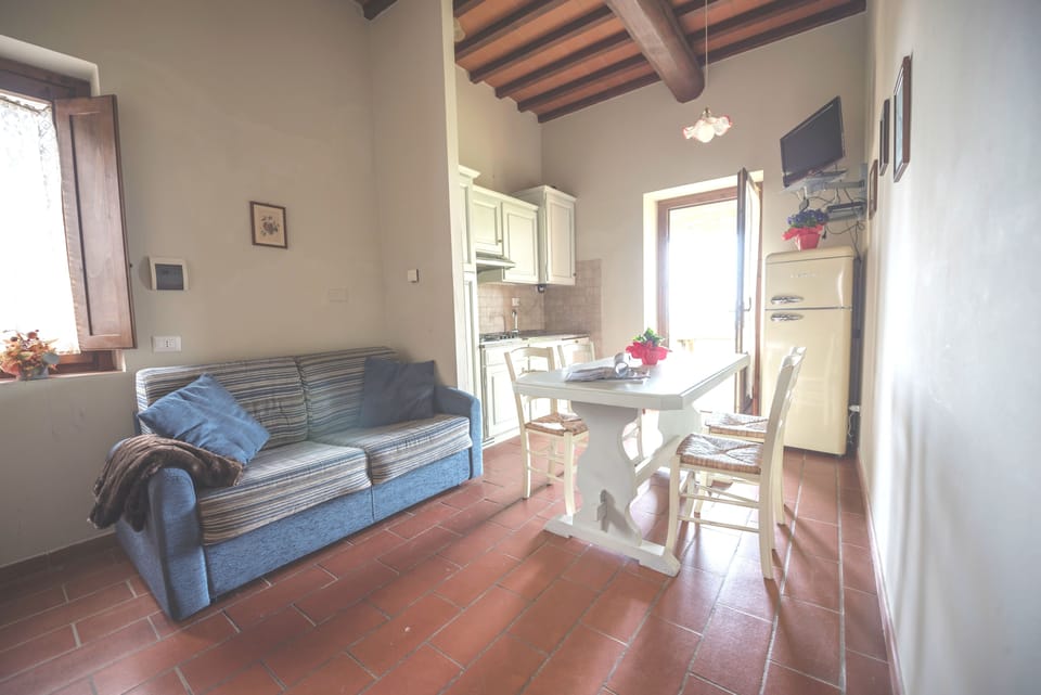 Classic Apartment, 2 Bedrooms | Private kitchen | Fridge, stovetop, cookware/dishes/utensils, freezer