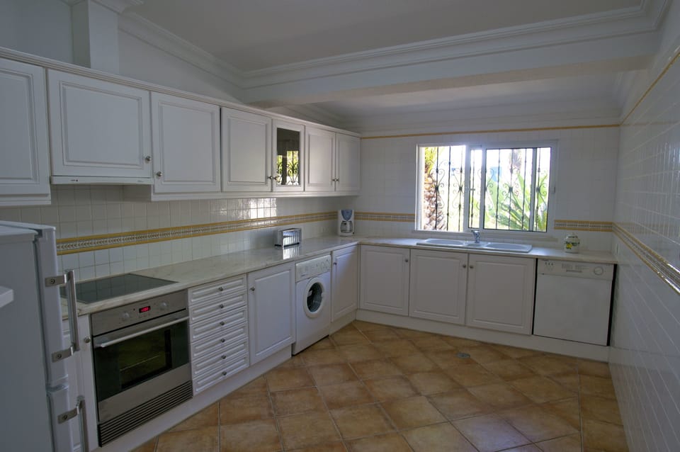 Villa, 4 Bedrooms, Private Pool | Private kitchen | Full-size fridge, microwave, stovetop, dishwasher