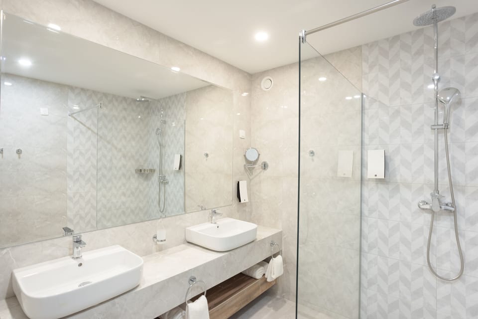 Shower, free toiletries, hair dryer, towels