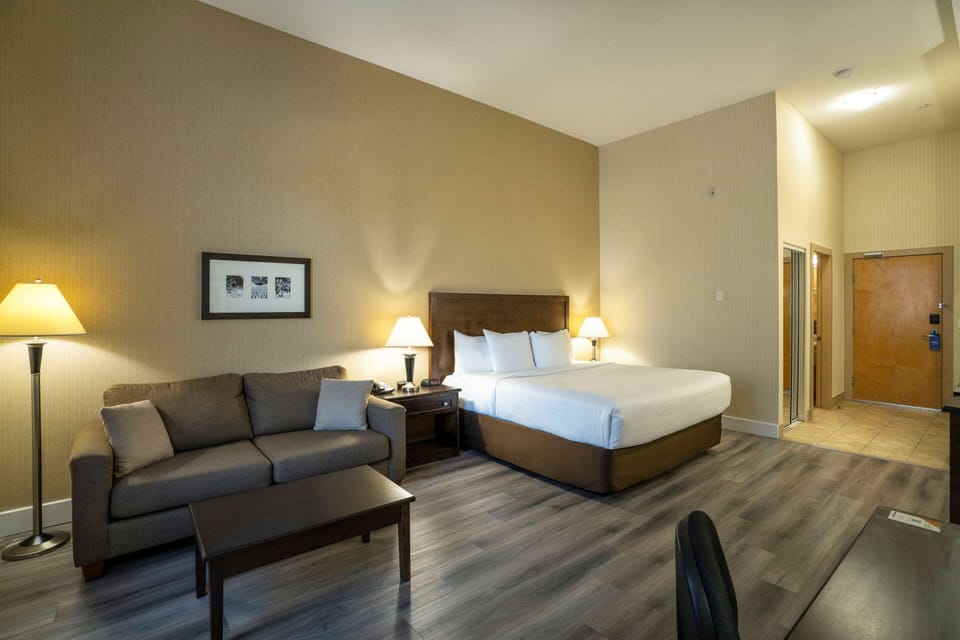 Premium bedding, pillowtop beds, desk, laptop workspace