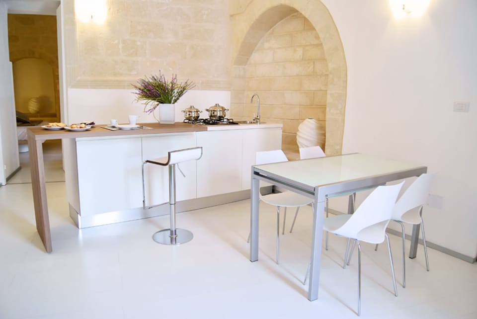 Design Suite, Kitchen | In-room dining