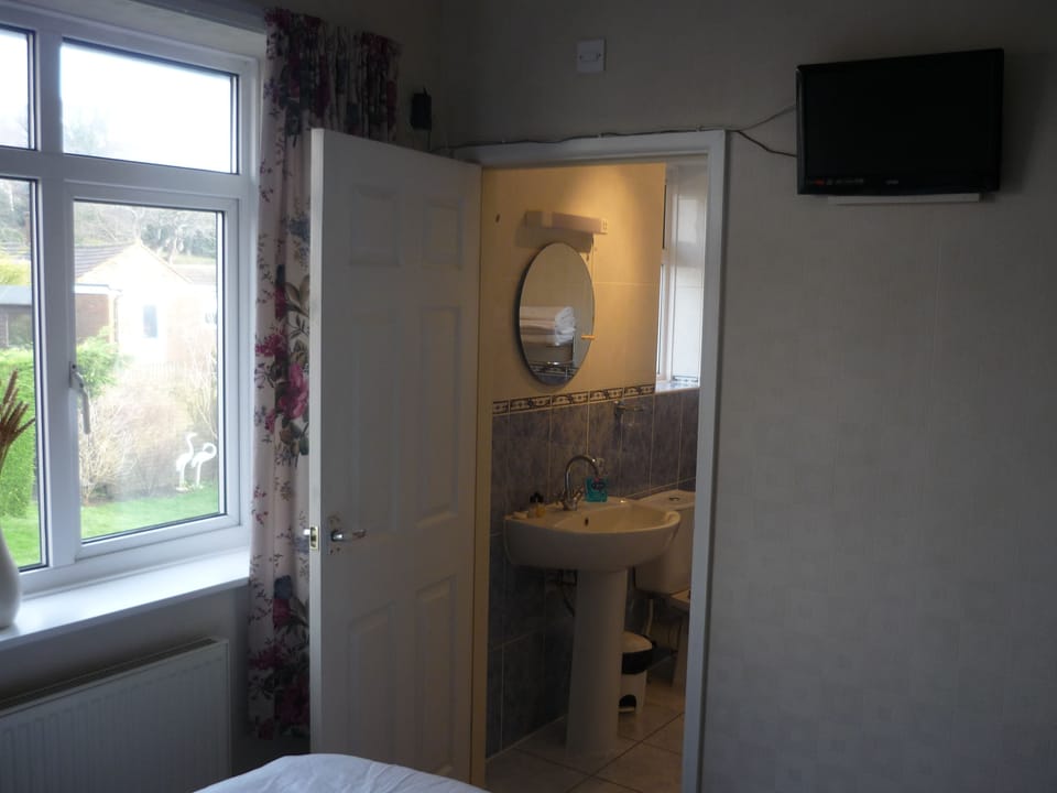 Deluxe Double Room, Bathtub | Bathroom sink