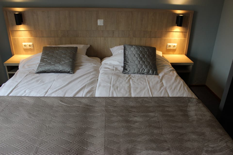 Double Room | Desk, cribs/infant beds, free WiFi, bed sheets