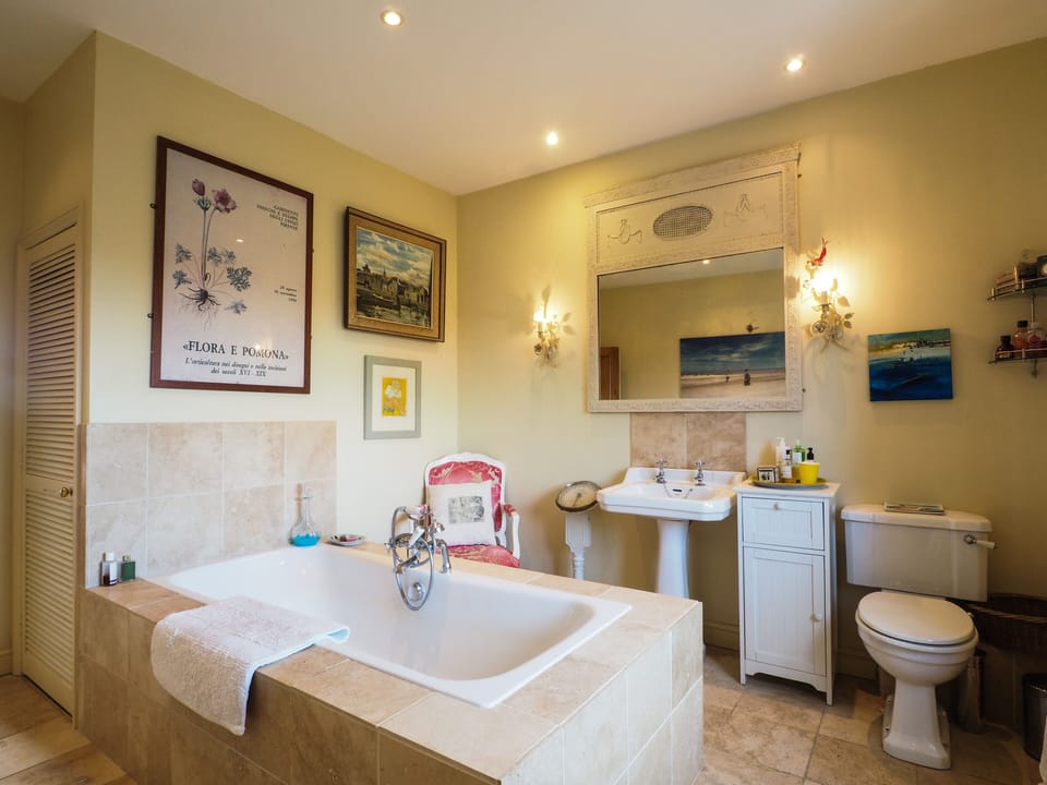 Premier Double Room, Ensuite | Bathroom | Towels