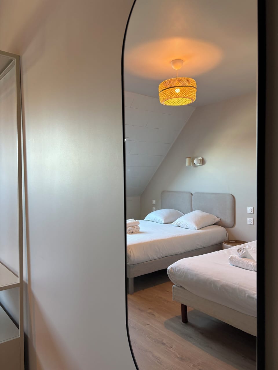 Standard Triple Room with Shower | Desk, blackout drapes, free WiFi, bed sheets