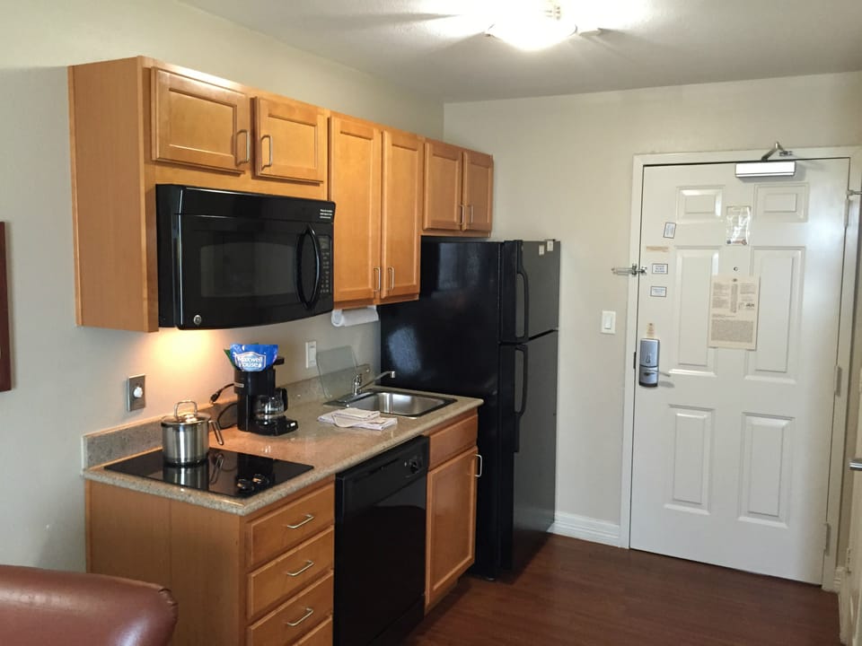 Premium bedding, down comforters, desk, laptop workspace