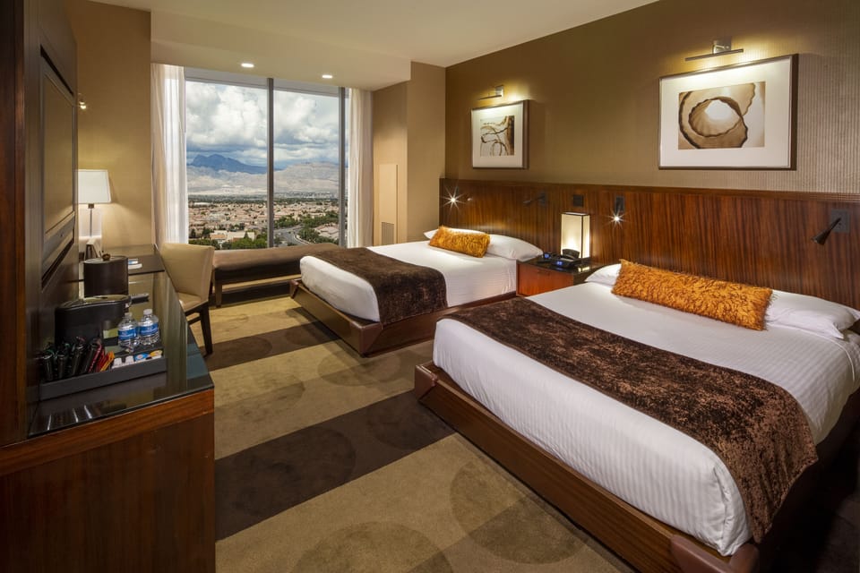 Premium bedding, in-room safe, desk, blackout drapes