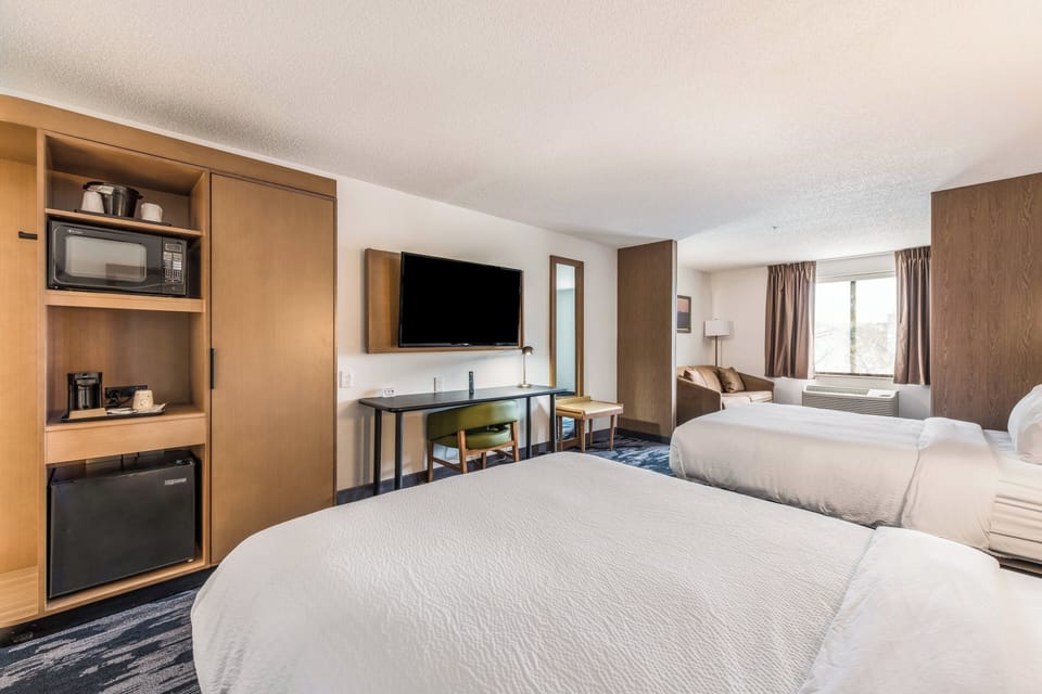Premium bedding, in-room safe, desk, blackout drapes