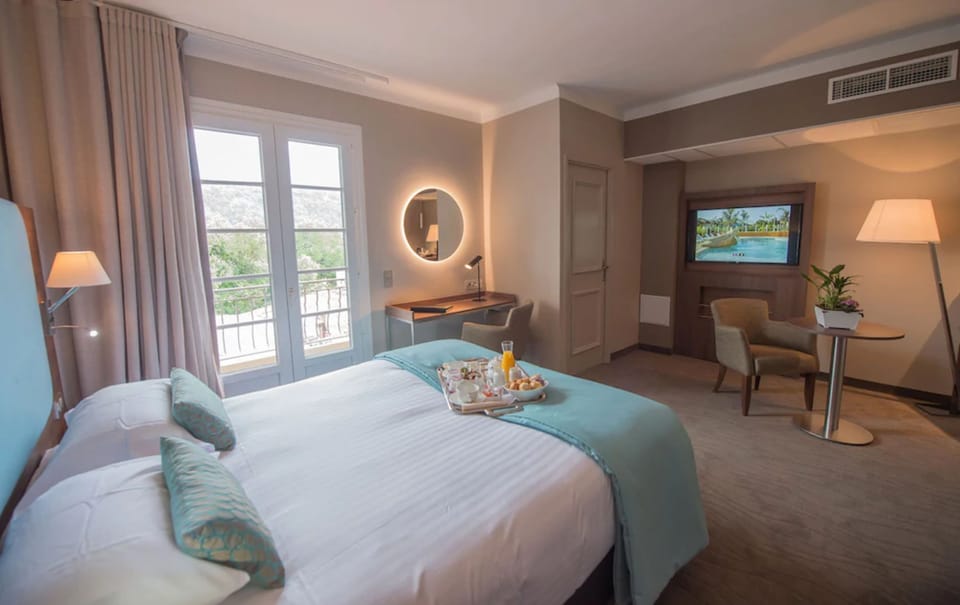 Superior Double Room | Minibar, in-room safe, desk, soundproofing