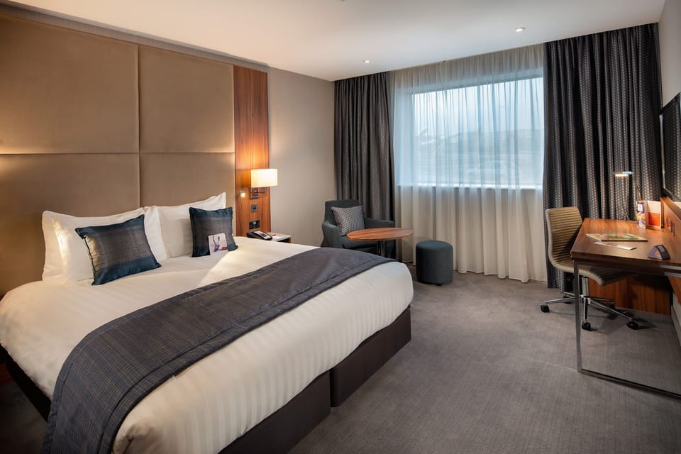 Egyptian cotton sheets, premium bedding, minibar, in-room safe