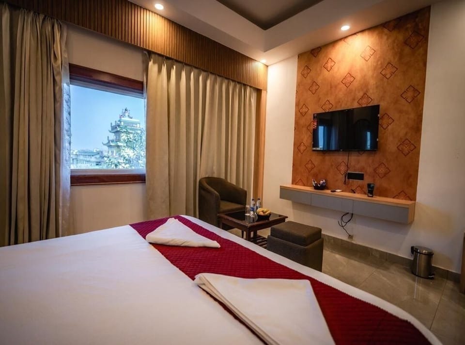 Superior Room | Frette Italian sheets, premium bedding, pillowtop beds, in-room safe