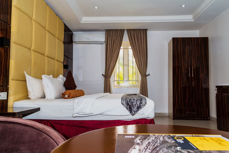 Executive Double Room | Premium bedding, in-room safe, desk, laptop workspace