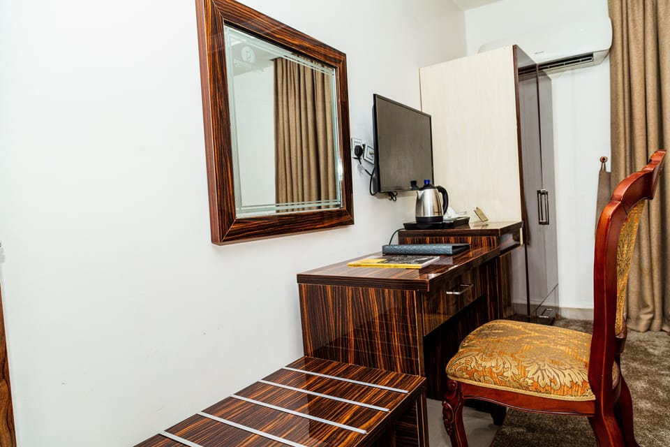 Suite | Premium bedding, in-room safe, desk, laptop workspace