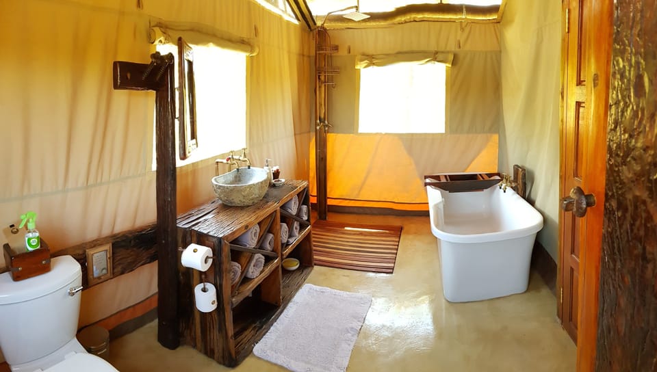 Luxury Tent | Bathroom | Separate tub and shower, free toiletries, hair dryer, towels