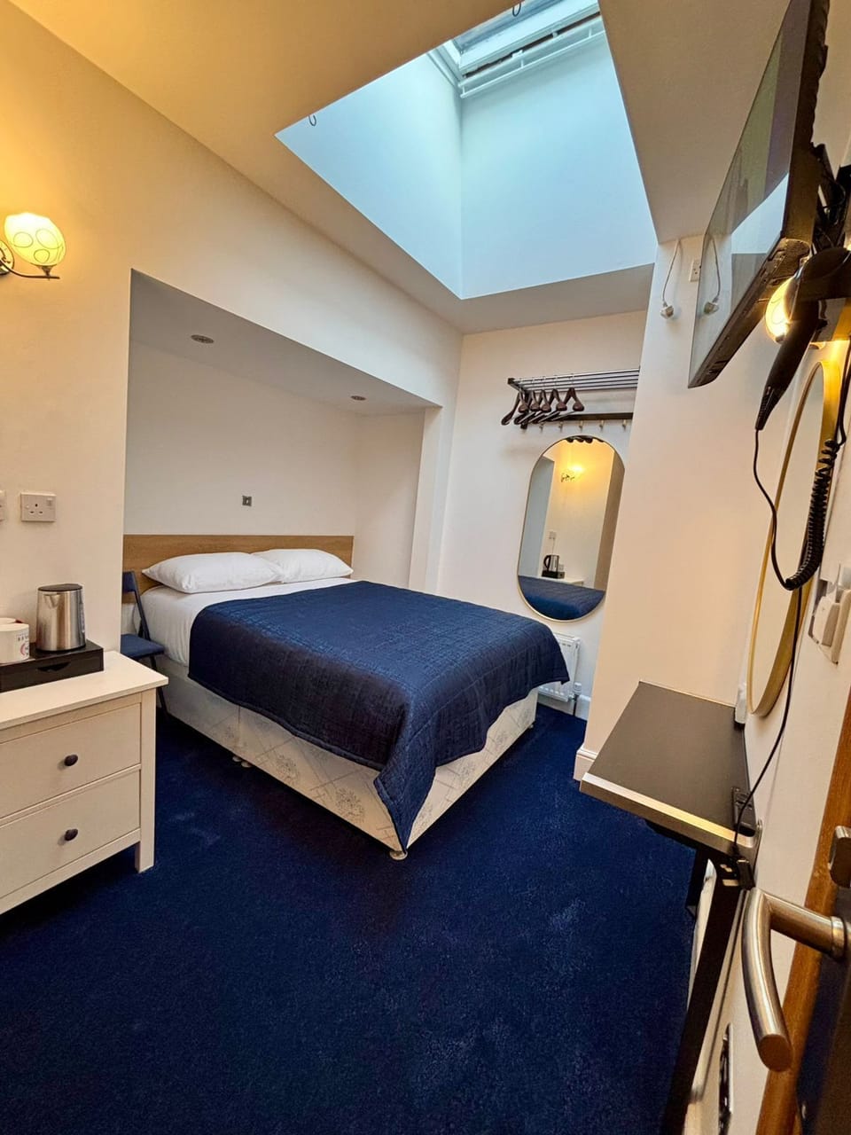 Economy Double Room | Iron/ironing board, WiFi, bed sheets