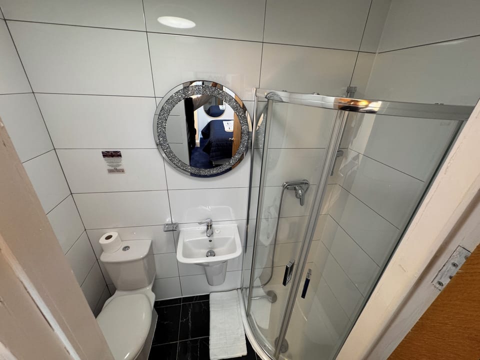 Economy Double Room | Bathroom | Shower, free toiletries, hair dryer, towels