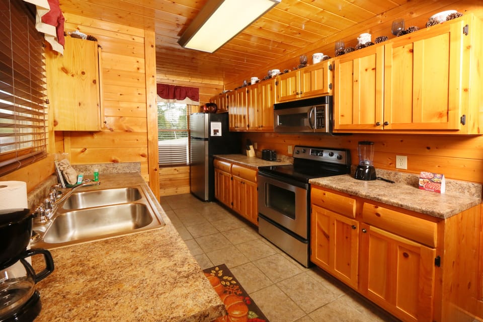 Full Kitchen with appliances