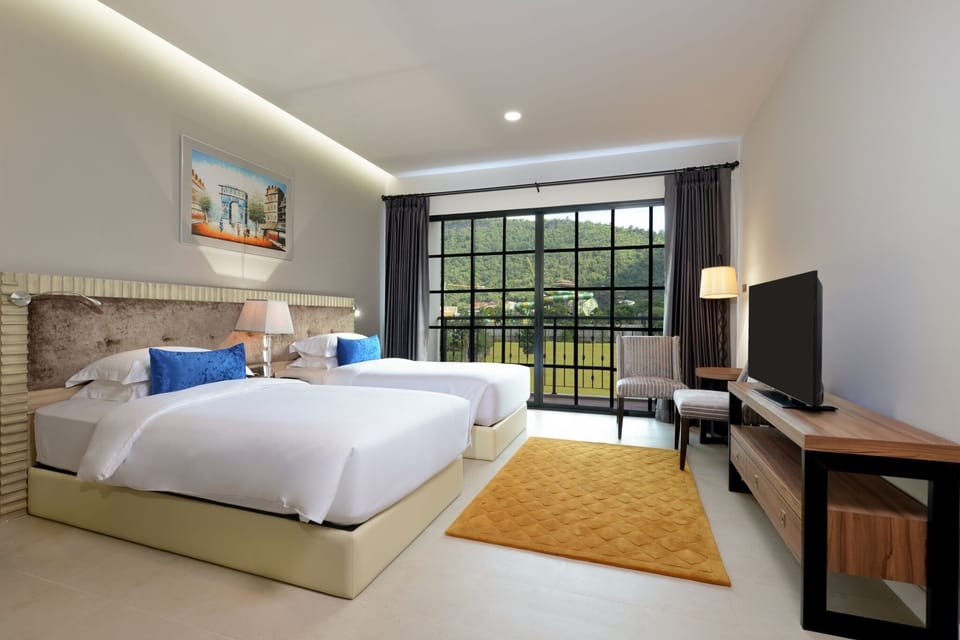 Deluxe Twin Mountain View | Minibar, in-room safe, desk, blackout drapes