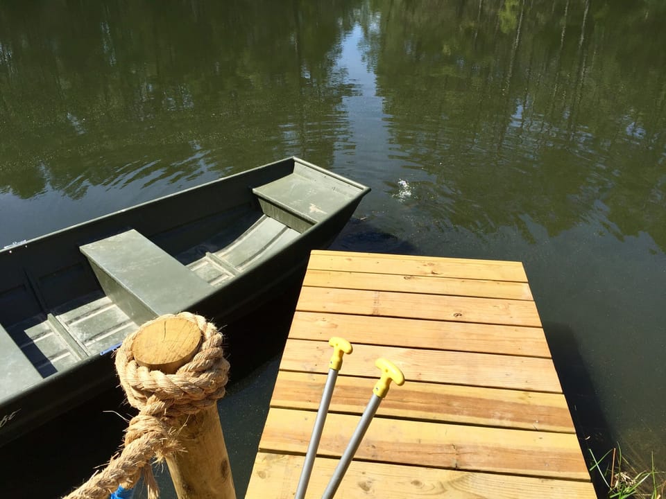 Boat ramp , enjoy paddling or fishing ! Your choice :) Catfish, Bream, or Bass ?