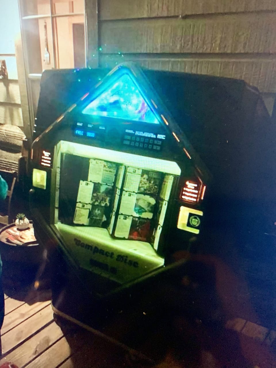 JUKEBOX- play your fav songs fr 100’s of music cd's & colorful lights to enjoy .