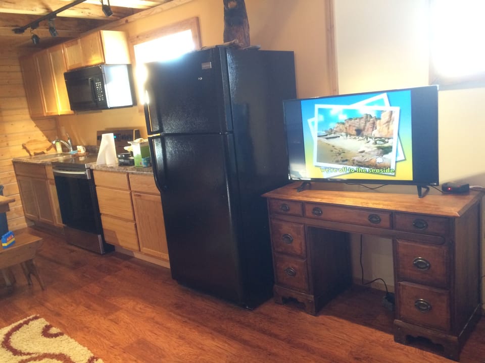 View of the side of the cabin main room 