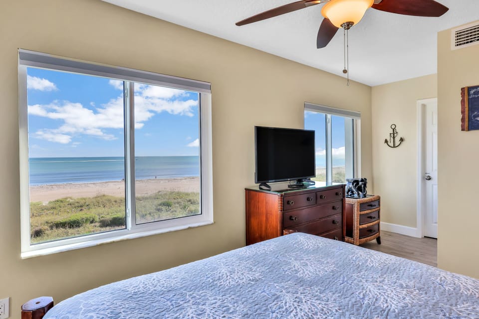 Guest bedroom with direct oceanfront views