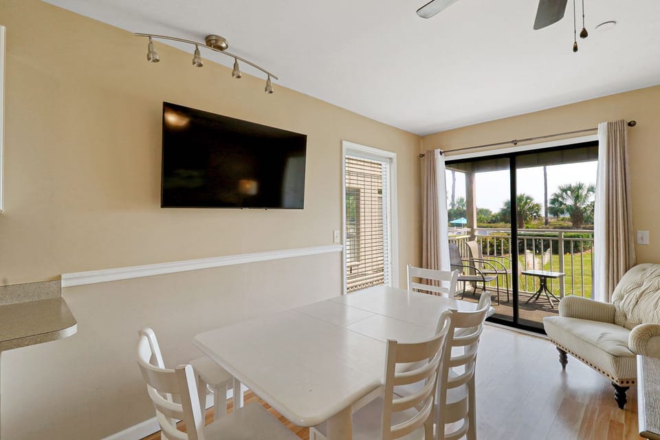 Dining area - Wall mounted flat screen TV and seating for 6 people for meals and playing games.