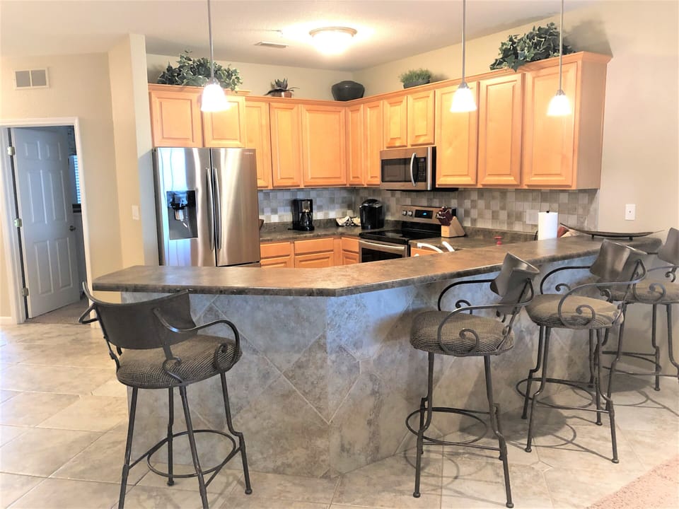 View of kitchen and bar
