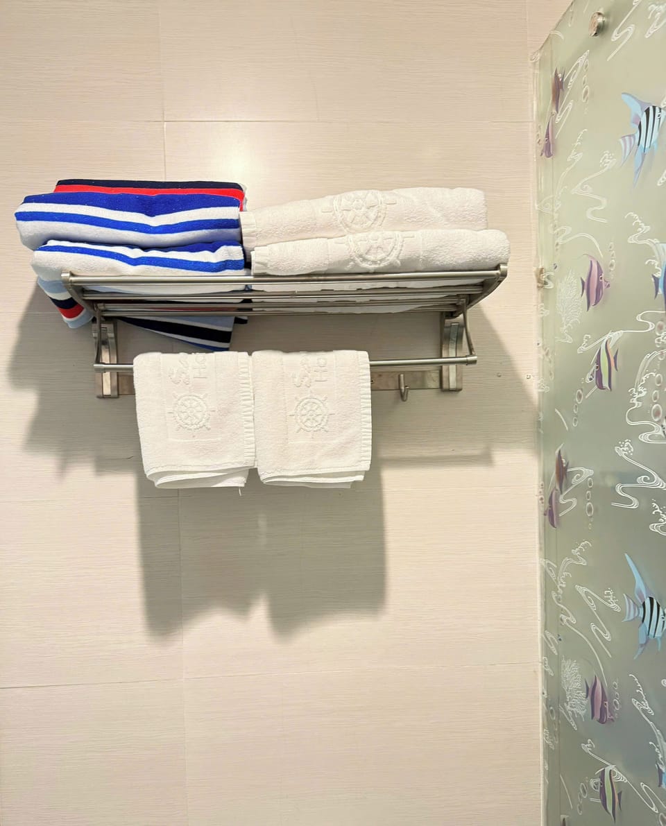 Standard Double Room, Ground Floor | Bathroom | Shower, rainfall showerhead, designer toiletries, hair dryer