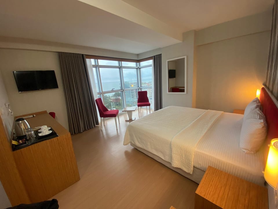 Standard Single Room, 1 Bedroom | Premium bedding, minibar, in-room safe, blackout drapes
