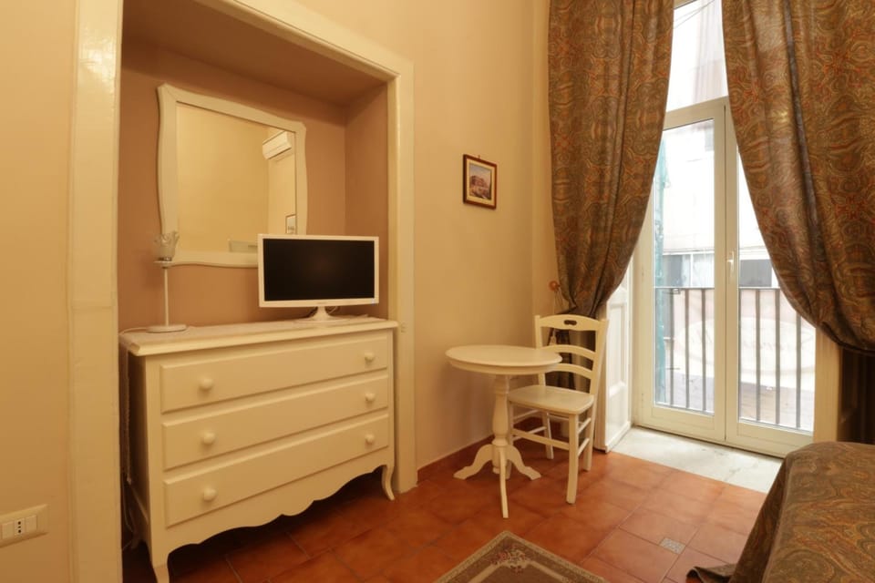 Double or Twin Room, Ensuite | Blackout drapes, free WiFi, bed sheets