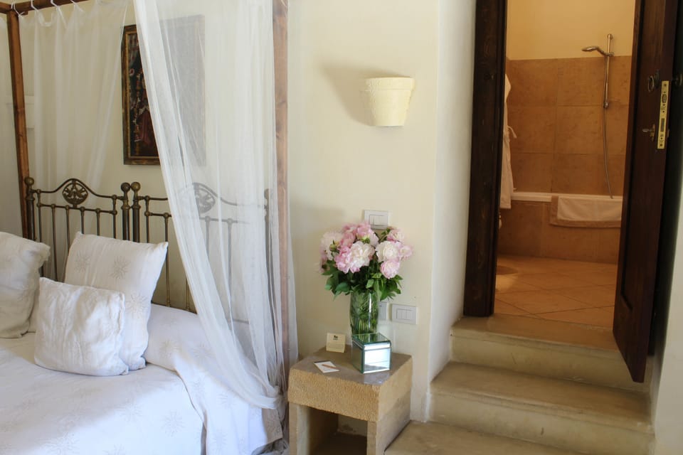 Standard Room, Poolside (Ulivo) | Bathroom | Free toiletries, hair dryer, bathrobes, bidet