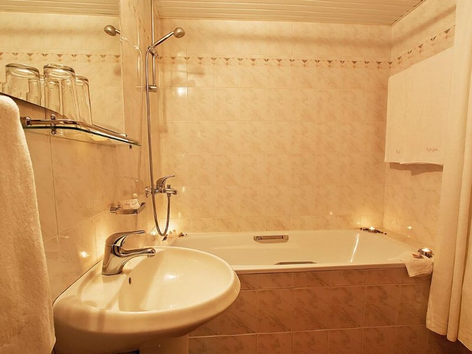 Shower, deep soaking tub, free toiletries, hair dryer (on request)
