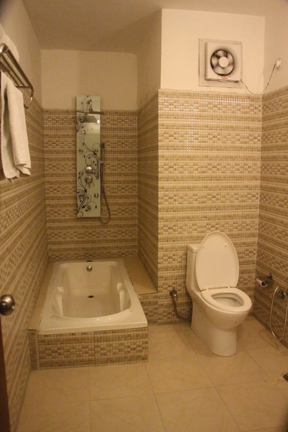 Family Suite, 1 King Bed, City View, Executive Level | Bathroom | Shower, free toiletries, towels