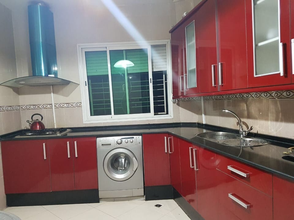 Apartment, 3 Bedrooms | Private kitchen | Full-size fridge, microwave, oven, stovetop