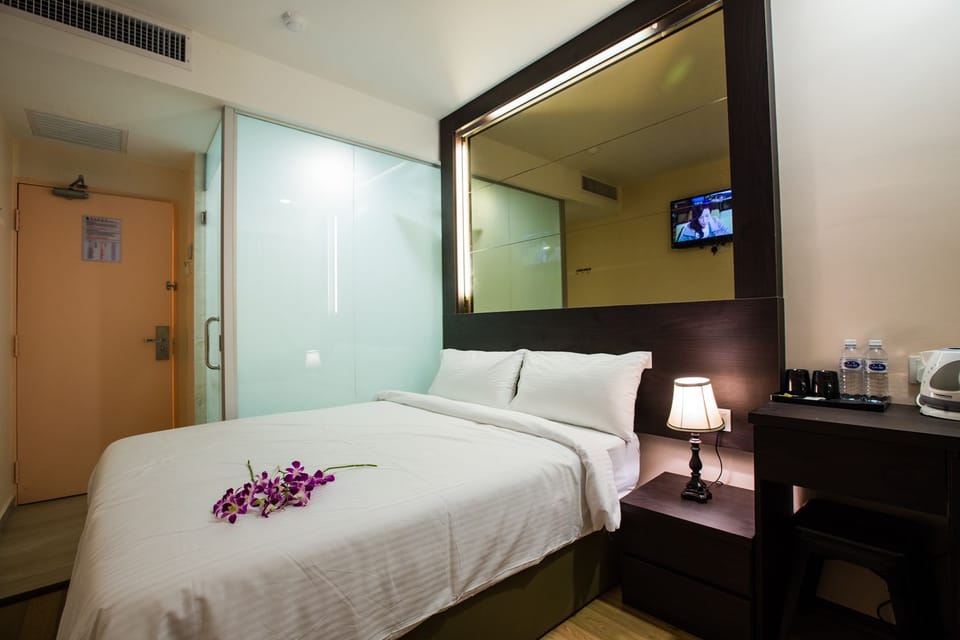 Basic Double Room, 1 Queen Bed | In-room safe, desk, iron/ironing board, free WiFi