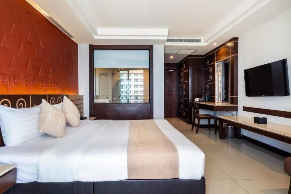 Deluxe City View | In-room safe, desk, blackout drapes, free WiFi
