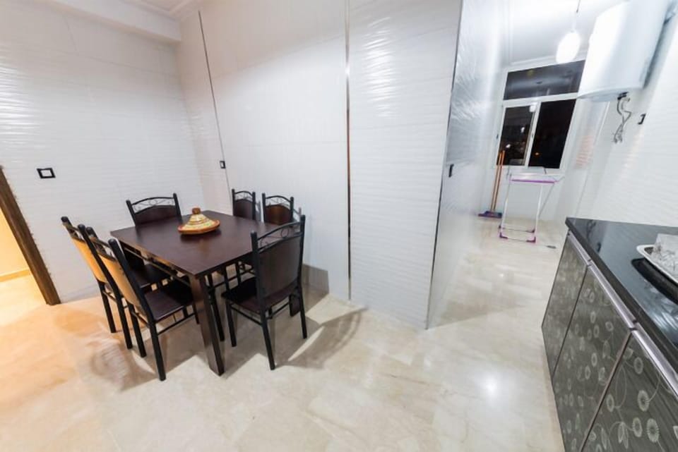Apartment, 3 Bedrooms | In-room dining