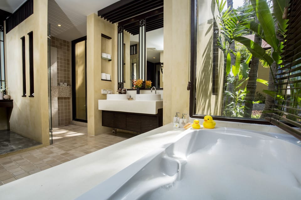 Separate tub and shower, rainfall showerhead, free toiletries