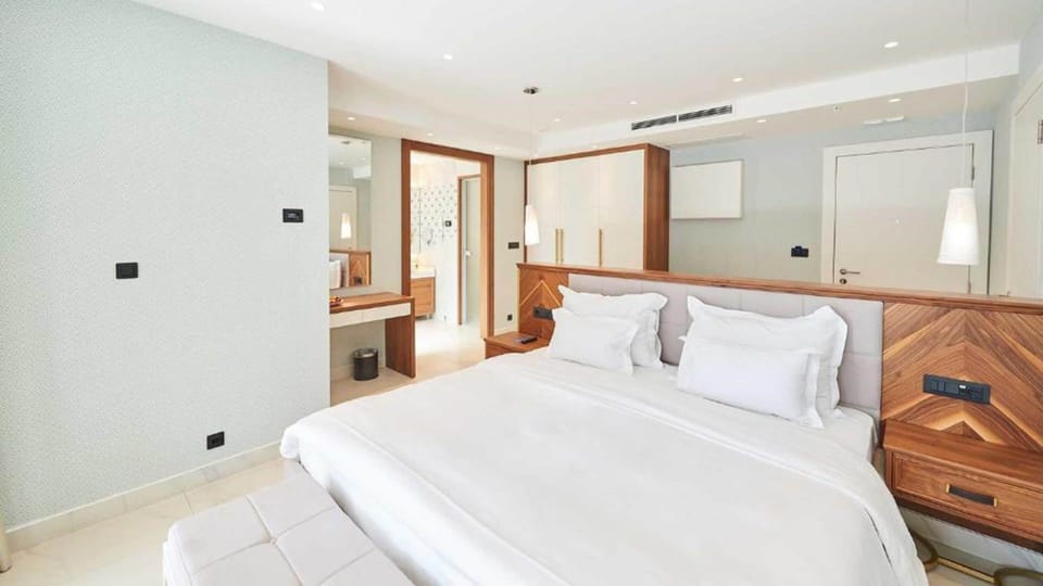 In-room safe, desk, blackout drapes, soundproofing