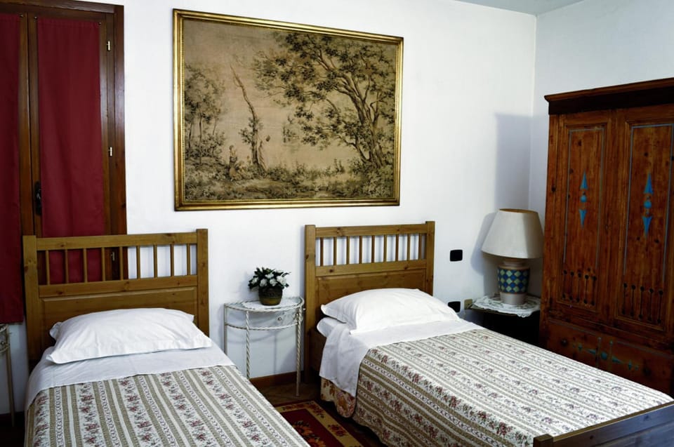 Desk, WiFi (free), bed sheets