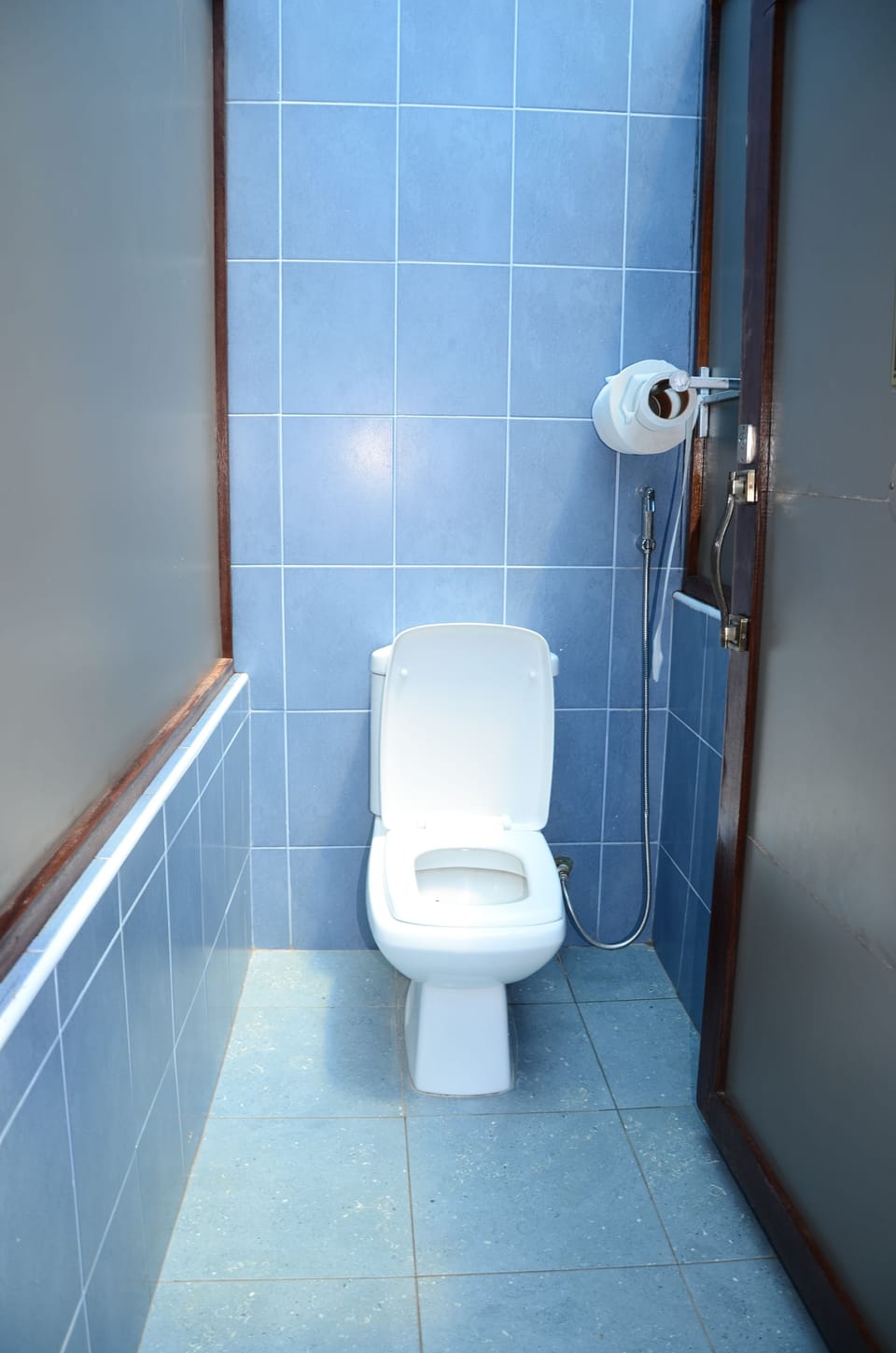Shower, free toiletries, towels