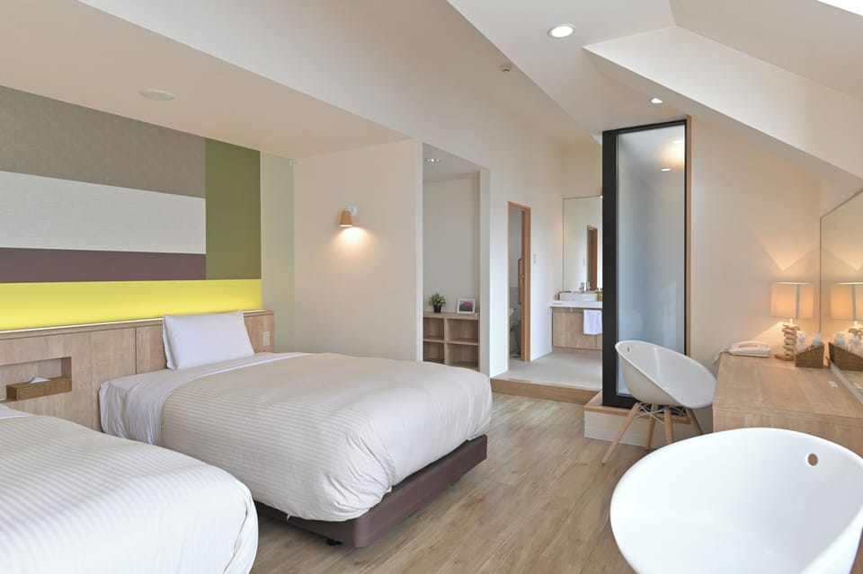 Superior Twin Room, Non Smoking | Premium bedding, in-room safe, desk, laptop workspace