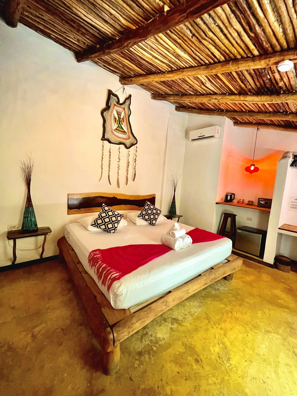 Design Bungalow, 1 King Bed, Poolside | In-room safe, desk, free cribs/infant beds, free WiFi