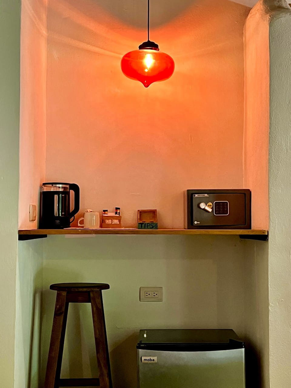 Design Bungalow, 1 King Bed, Poolside | In-room safe, desk, free cribs/infant beds, free WiFi