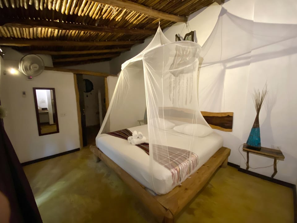 Design Bungalow, 1 King Bed, Poolside | In-room safe, desk, free cribs/infant beds, free WiFi